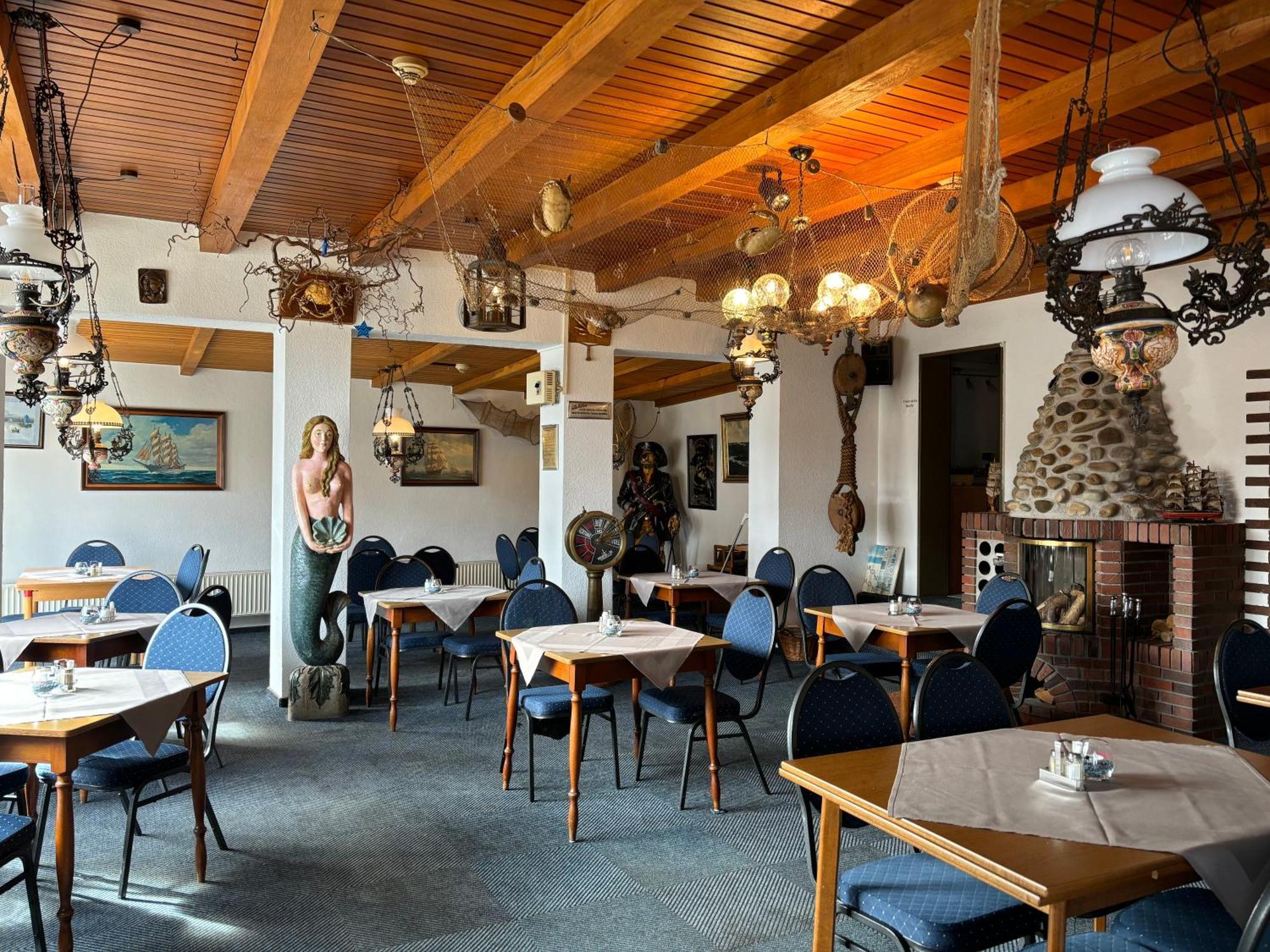 Hotel-Restaurant Cafe Caro Carolinensiel Exterior photo